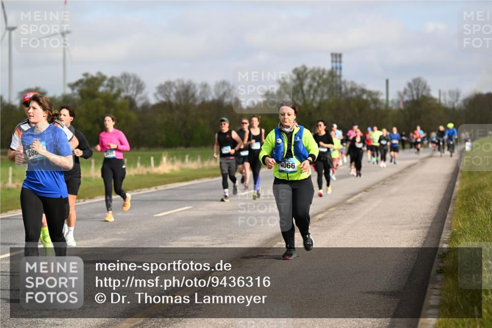 12.04.2026 - 45. Internationalen Wilhelmsburger Insellauf Dr. Thomas Lammeyer http://msf.ph/oto/9436316 12.04.2026 09:27:22 Laufen 280, 3435, 4066 meine-sportfotos.de