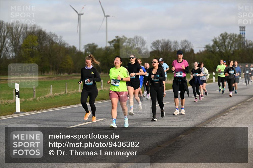 12.04.2026 - 45. Internationalen Wilhelmsburger Insellauf Dr. Thomas Lammeyer http://msf.ph/oto/9436382 12.04.2026 09:27:33 Laufen 23, 3569, 4188, 2199, 466 meine-sportfotos.de