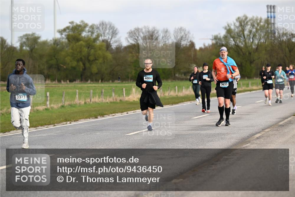 12.04.2026 - 45. Internationalen Wilhelmsburger Insellauf Dr. Thomas Lammeyer http://msf.ph/oto/9436450 12.04.2026 09:27:49 Laufen 3373, 4004, 2279, 3633 meine-sportfotos.de