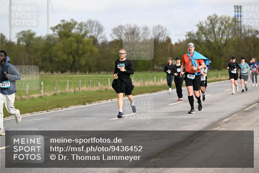 12.04.2026 - 45. Internationalen Wilhelmsburger Insellauf Dr. Thomas Lammeyer http://msf.ph/oto/9436452 12.04.2026 09:27:49 Laufen 3373, 4004, 3633 meine-sportfotos.de