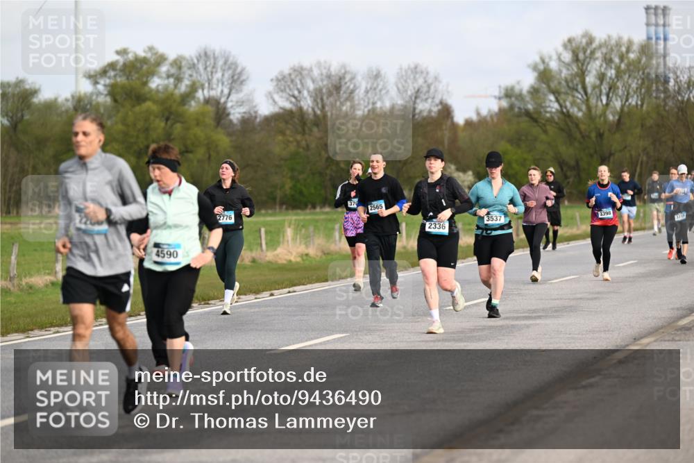 12.04.2026 - 45. Internationalen Wilhelmsburger Insellauf Dr. Thomas Lammeyer http://msf.ph/oto/9436490 12.04.2026 09:27:56 Laufen 4590, 370, 2565, 2776, 3537, 2336, 3398, 3715 meine-sportfotos.de