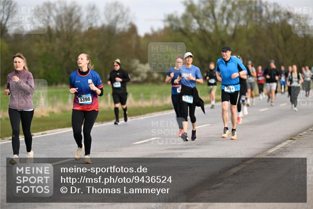 12.04.2026 - 45. Internationalen Wilhelmsburger Insellauf Dr. Thomas Lammeyer http://msf.ph/oto/9436524 12.04.2026 09:28:03 Laufen 3398, 4, 3715, 3714 meine-sportfotos.de