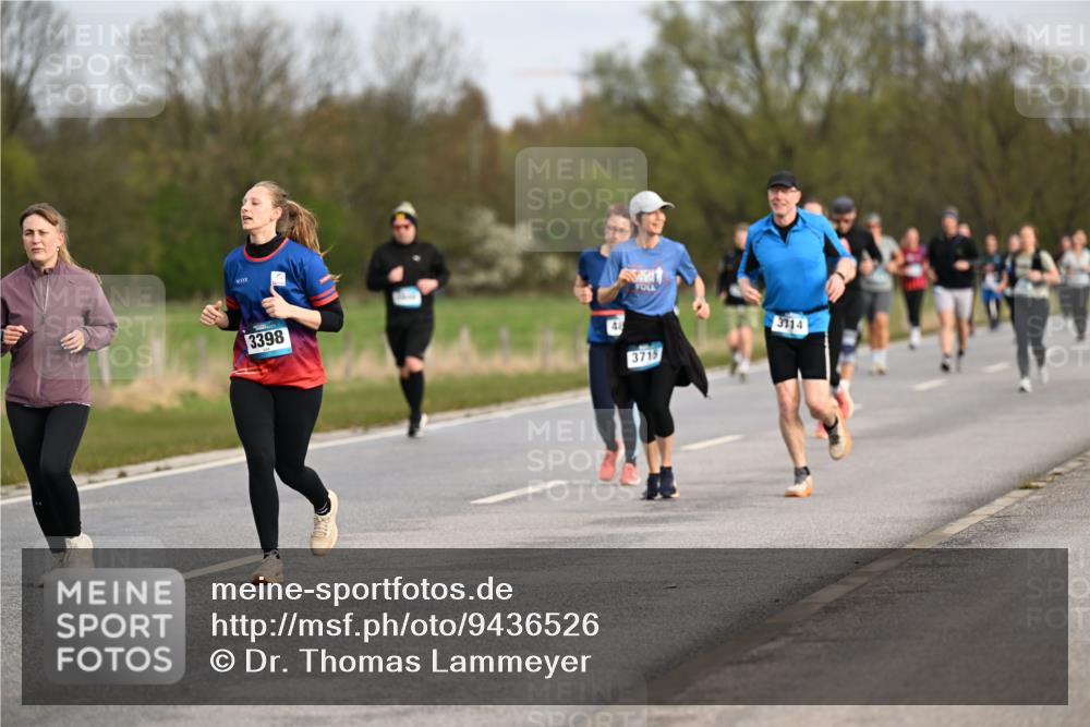 12.04.2026 - 45. Internationalen Wilhelmsburger Insellauf Dr. Thomas Lammeyer http://msf.ph/oto/9436526 12.04.2026 09:28:03 Laufen 3398, 48, 3715, 3114 meine-sportfotos.de