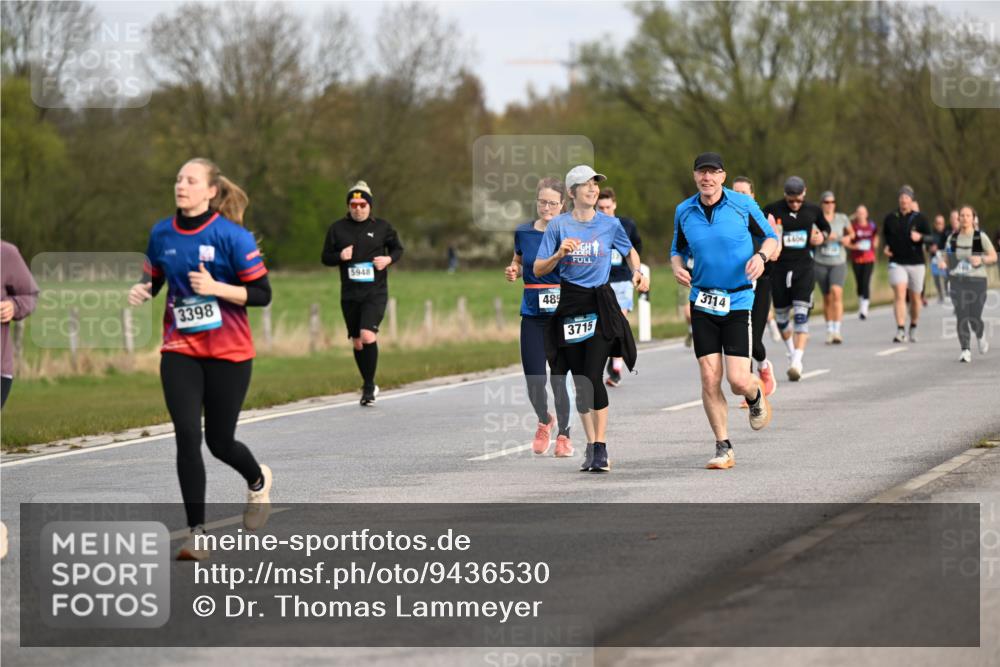 12.04.2026 - 45. Internationalen Wilhelmsburger Insellauf Dr. Thomas Lammeyer http://msf.ph/oto/9436530 12.04.2026 09:28:04 Laufen 5948, 3398, 485, 3715, 3714, 4406 meine-sportfotos.de