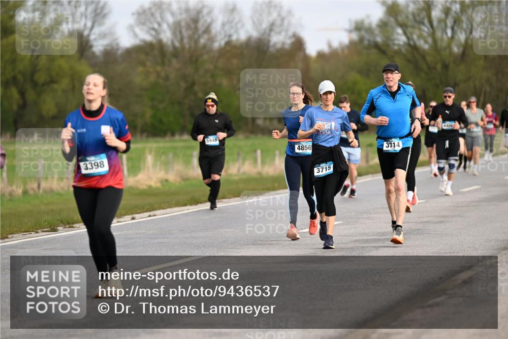 12.04.2026 - 45. Internationalen Wilhelmsburger Insellauf Dr. Thomas Lammeyer http://msf.ph/oto/9436537 12.04.2026 09:28:05 Laufen 5948, 3398, 4856, 3715, 3714 meine-sportfotos.de