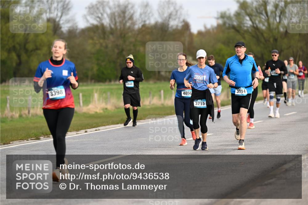 12.04.2026 - 45. Internationalen Wilhelmsburger Insellauf Dr. Thomas Lammeyer http://msf.ph/oto/9436538 12.04.2026 09:28:05 Laufen 3398, 5948, 4856, 3715, 3714 meine-sportfotos.de