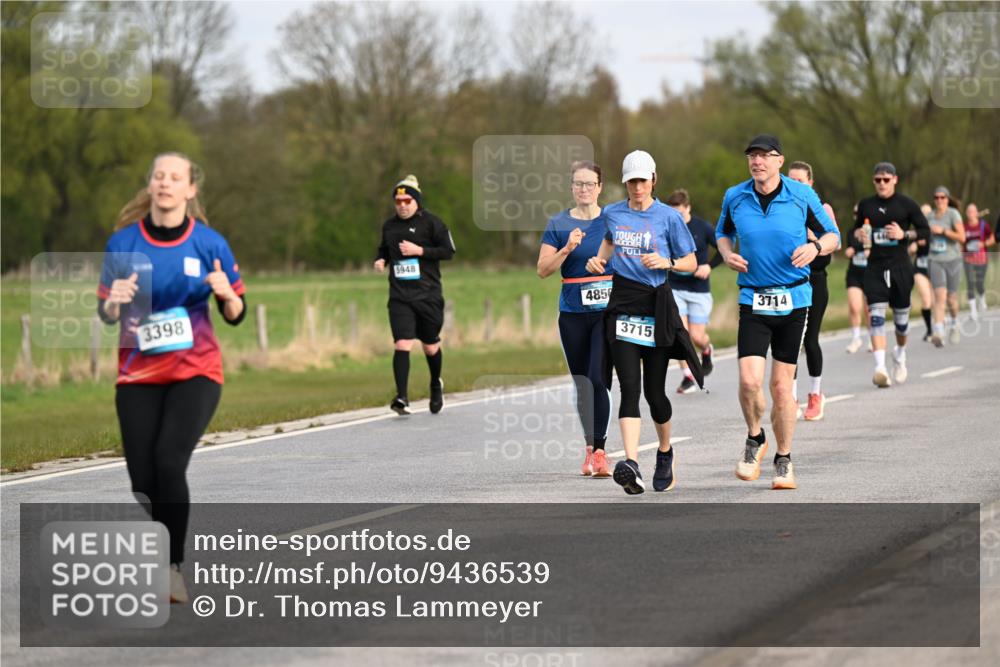 12.04.2026 - 45. Internationalen Wilhelmsburger Insellauf Dr. Thomas Lammeyer http://msf.ph/oto/9436539 12.04.2026 09:28:05 Laufen 5948, 3398, 485, 3715, 3714 meine-sportfotos.de