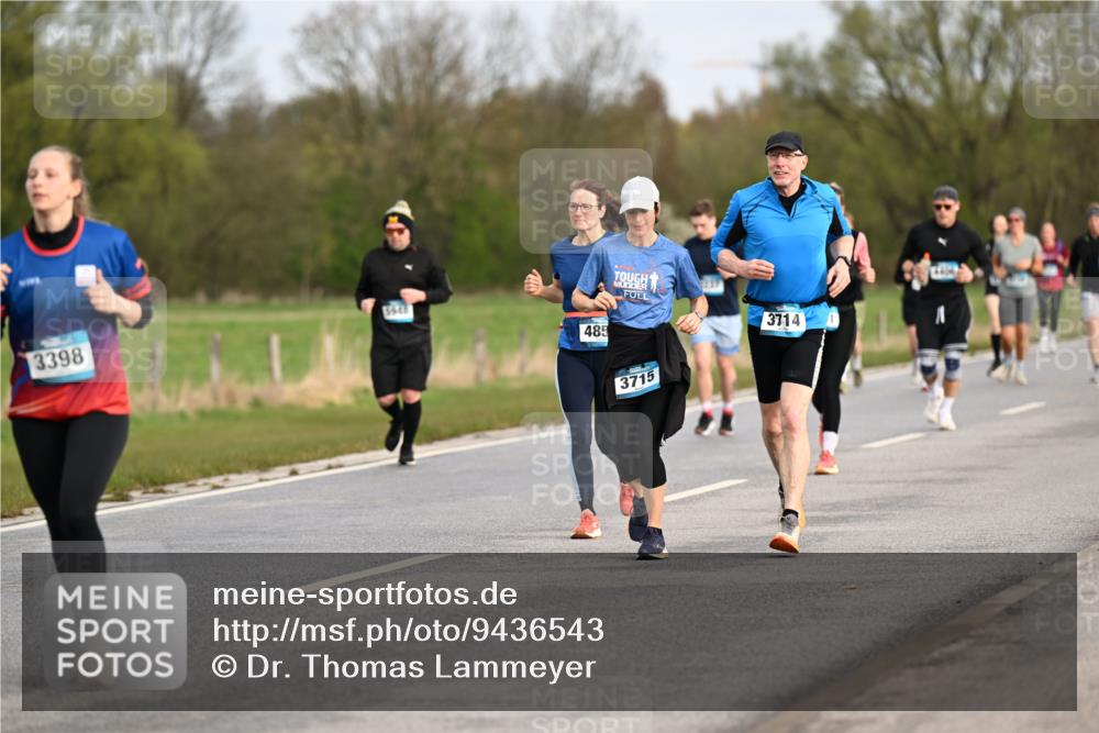 12.04.2026 - 45. Internationalen Wilhelmsburger Insellauf Dr. Thomas Lammeyer http://msf.ph/oto/9436543 12.04.2026 09:28:05 Laufen 5948, 3398, 485, 3715, 3714 meine-sportfotos.de