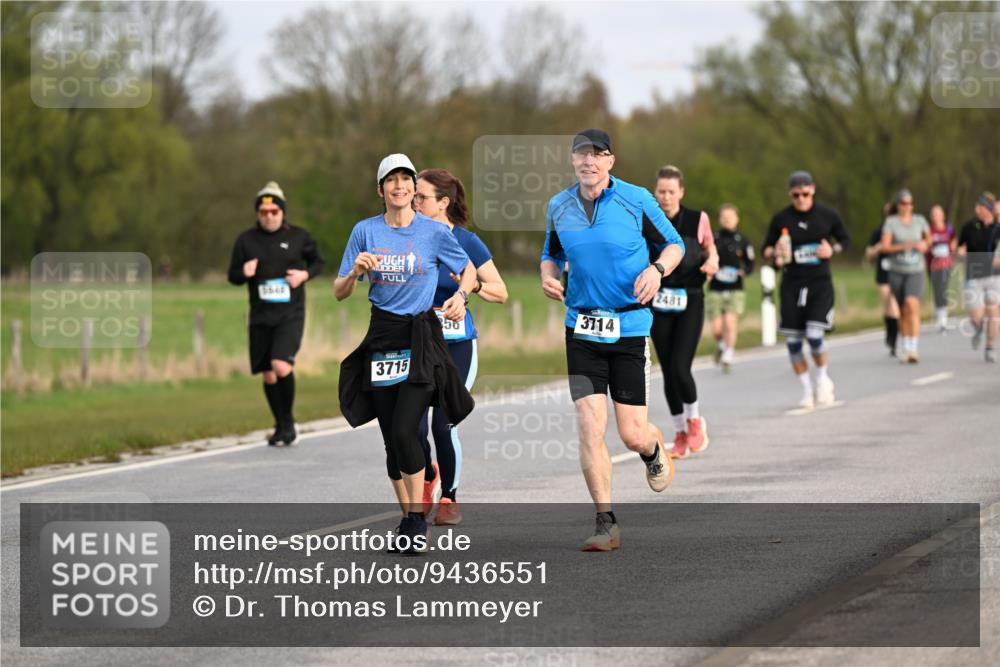 12.04.2026 - 45. Internationalen Wilhelmsburger Insellauf Dr. Thomas Lammeyer http://msf.ph/oto/9436551 12.04.2026 09:28:07 Laufen 3715, 50, 3714, 2481 meine-sportfotos.de