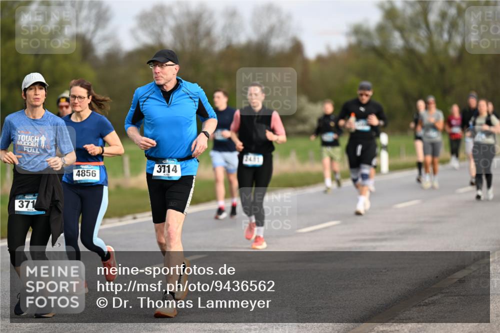 12.04.2026 - 45. Internationalen Wilhelmsburger Insellauf Dr. Thomas Lammeyer http://msf.ph/oto/9436562 12.04.2026 09:28:08 Laufen 371, 3714, 4856, 2431 meine-sportfotos.de