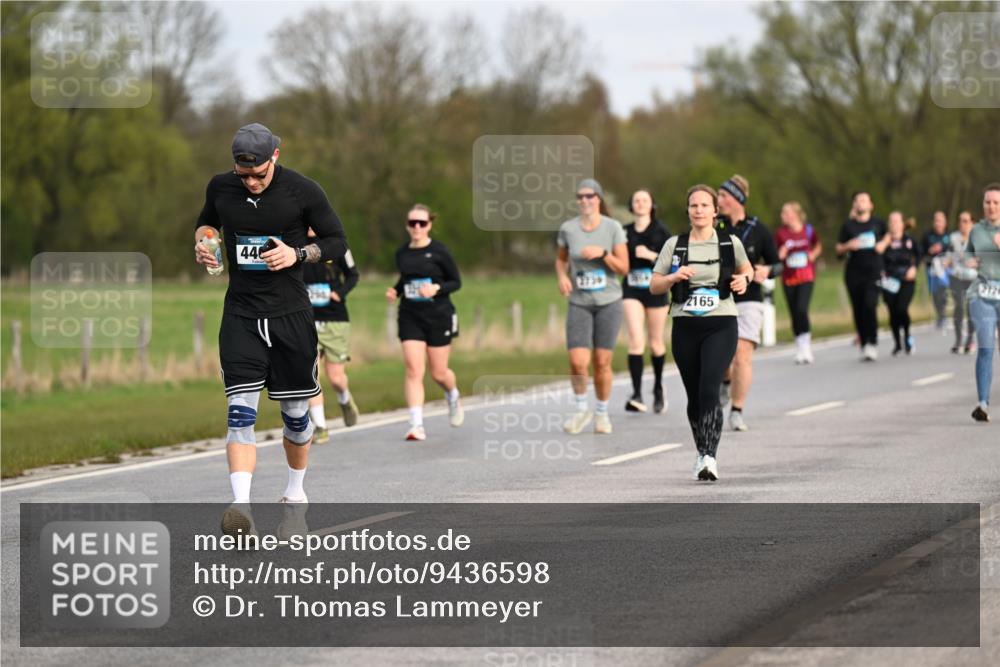 12.04.2026 - 45. Internationalen Wilhelmsburger Insellauf Dr. Thomas Lammeyer http://msf.ph/oto/9436598 12.04.2026 09:28:14 Laufen 440, 2730, 2165 meine-sportfotos.de