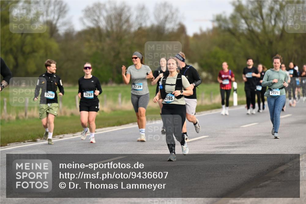12.04.2026 - 45. Internationalen Wilhelmsburger Insellauf Dr. Thomas Lammeyer http://msf.ph/oto/9436607 12.04.2026 09:28:16 Laufen 3297, 3298, 2739, 165, 2726 meine-sportfotos.de