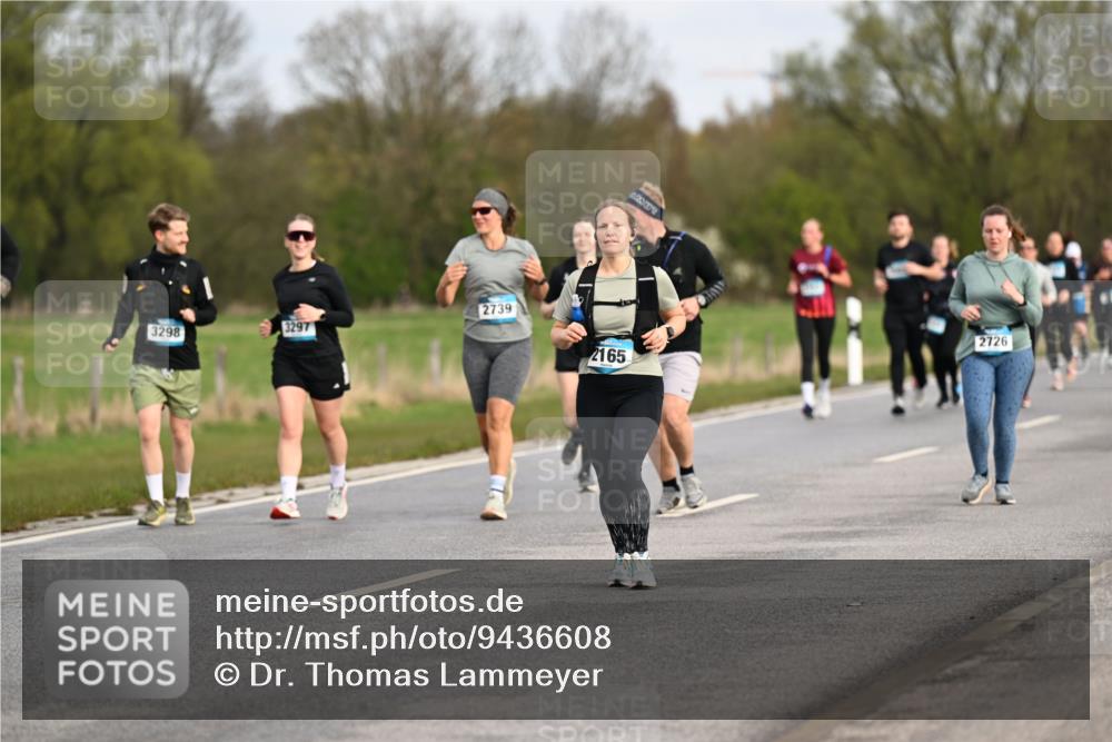 12.04.2026 - 45. Internationalen Wilhelmsburger Insellauf Dr. Thomas Lammeyer http://msf.ph/oto/9436608 12.04.2026 09:28:16 Laufen 3297, 3298, 2739, 2726, 2165 meine-sportfotos.de