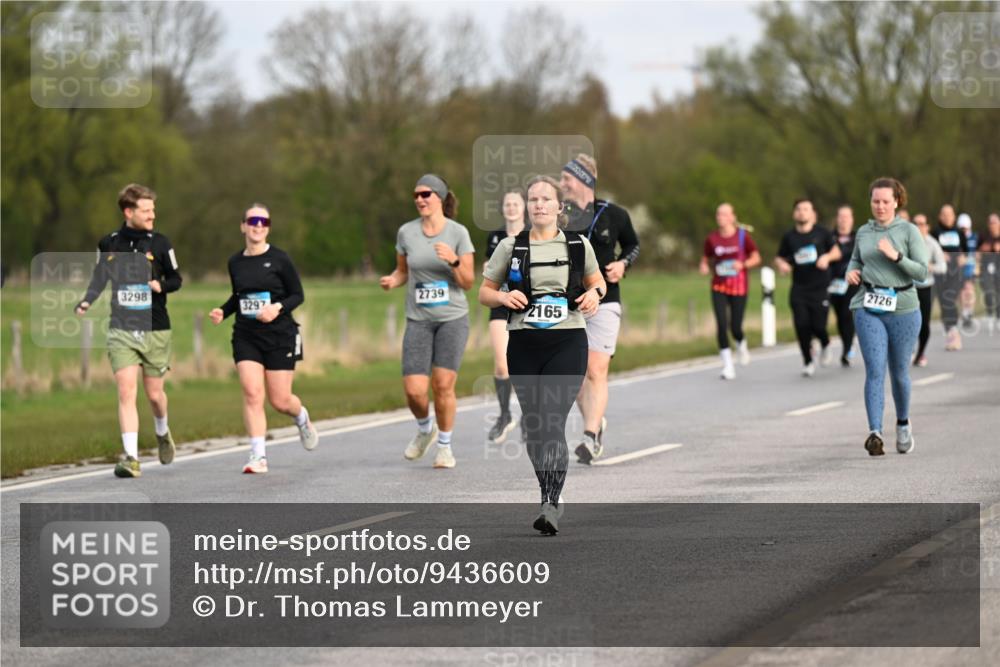 12.04.2026 - 45. Internationalen Wilhelmsburger Insellauf Dr. Thomas Lammeyer http://msf.ph/oto/9436609 12.04.2026 09:28:16 Laufen 3298, 3297, 2739, 2165, 2726 meine-sportfotos.de
