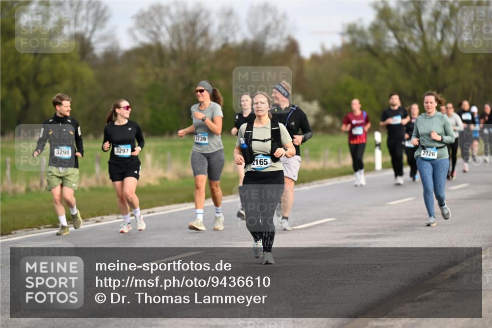 12.04.2026 - 45. Internationalen Wilhelmsburger Insellauf Dr. Thomas Lammeyer http://msf.ph/oto/9436610 12.04.2026 09:28:17 Laufen 3297, 3298, 2739, 2165, 2726 meine-sportfotos.de