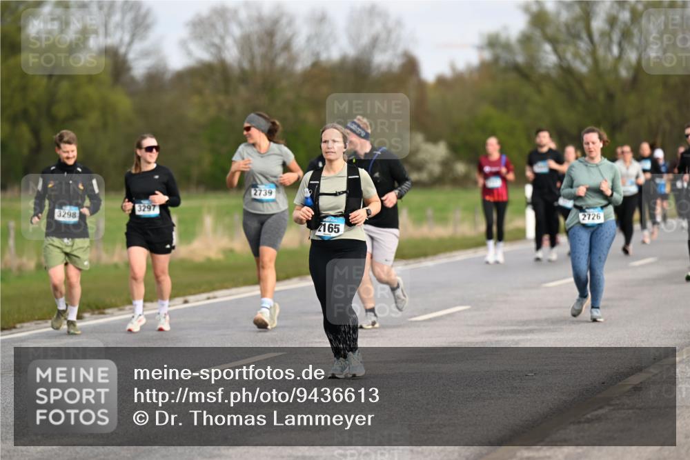 12.04.2026 - 45. Internationalen Wilhelmsburger Insellauf Dr. Thomas Lammeyer http://msf.ph/oto/9436613 12.04.2026 09:28:17 Laufen 3297, 3298, 2739, 2165, 2726 meine-sportfotos.de