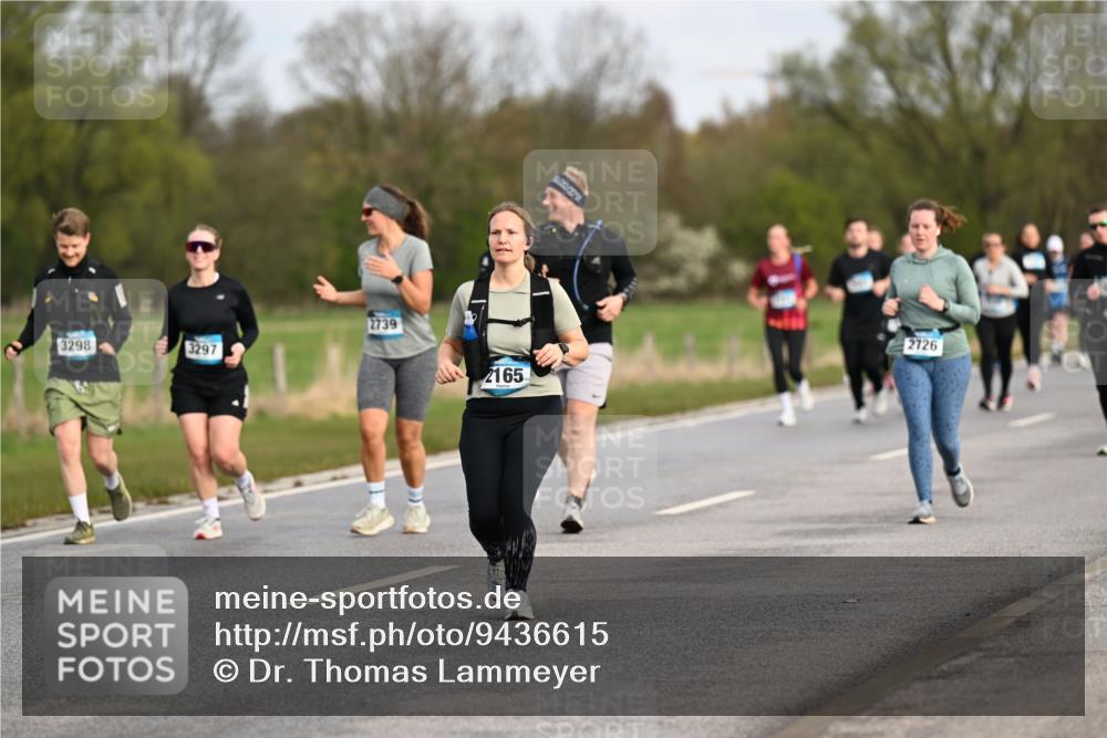 12.04.2026 - 45. Internationalen Wilhelmsburger Insellauf Dr. Thomas Lammeyer http://msf.ph/oto/9436615 12.04.2026 09:28:17 Laufen 3298, 3297, 2739, 2165, 2726 meine-sportfotos.de