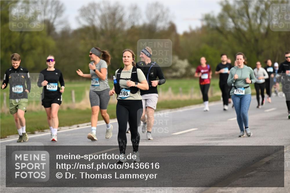 12.04.2026 - 45. Internationalen Wilhelmsburger Insellauf Dr. Thomas Lammeyer http://msf.ph/oto/9436616 12.04.2026 09:28:17 Laufen 3297, 3298, 2739, 2165, 2726 meine-sportfotos.de