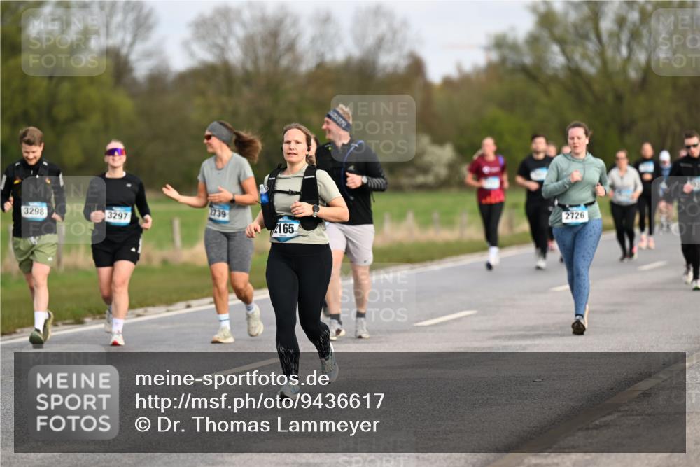 12.04.2026 - 45. Internationalen Wilhelmsburger Insellauf Dr. Thomas Lammeyer http://msf.ph/oto/9436617 12.04.2026 09:28:17 Laufen 2726, 2739, 3298, 3297, 2165 meine-sportfotos.de