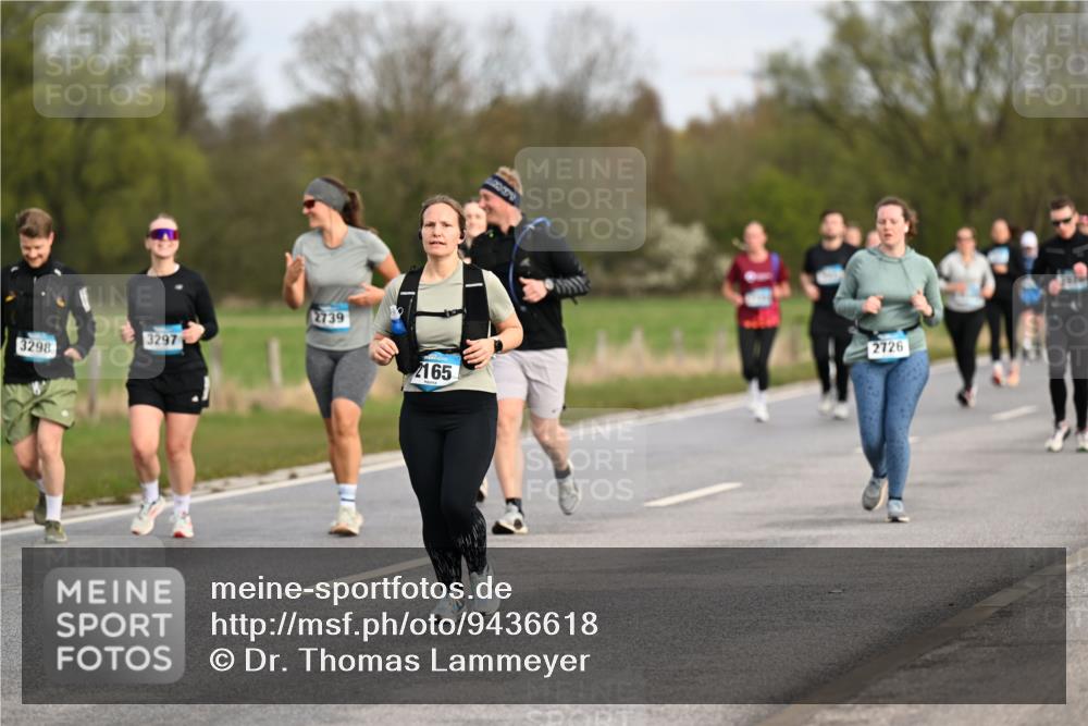 12.04.2026 - 45. Internationalen Wilhelmsburger Insellauf Dr. Thomas Lammeyer http://msf.ph/oto/9436618 12.04.2026 09:28:18 Laufen 3298, 3297, 2739, 2726, 2165 meine-sportfotos.de