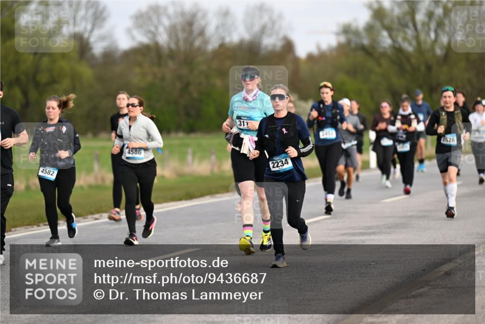 12.04.2026 - 45. Internationalen Wilhelmsburger Insellauf Dr. Thomas Lammeyer http://msf.ph/oto/9436687 12.04.2026 09:28:28 Laufen 4582, 4586, 31, 2234, 2452, 2528 meine-sportfotos.de