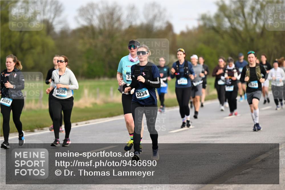 12.04.2026 - 45. Internationalen Wilhelmsburger Insellauf Dr. Thomas Lammeyer http://msf.ph/oto/9436690 12.04.2026 09:28:29 Laufen 4582, 4586, 31, 2234, 2452, 2528 meine-sportfotos.de