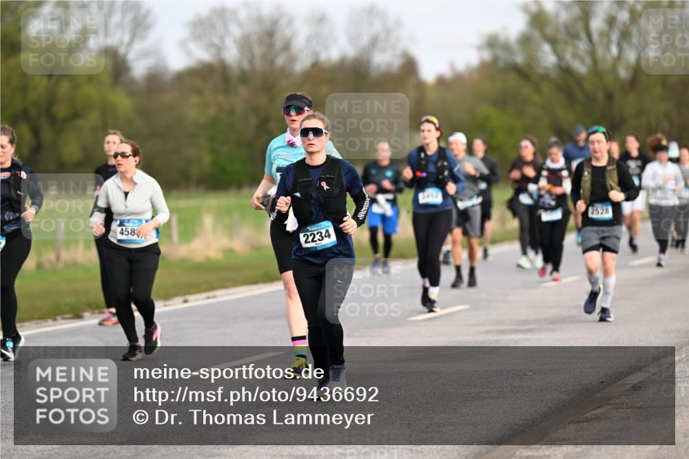12.04.2026 - 45. Internationalen Wilhelmsburger Insellauf Dr. Thomas Lammeyer http://msf.ph/oto/9436692 12.04.2026 09:28:29 Laufen 4584, 2234, 2528 meine-sportfotos.de