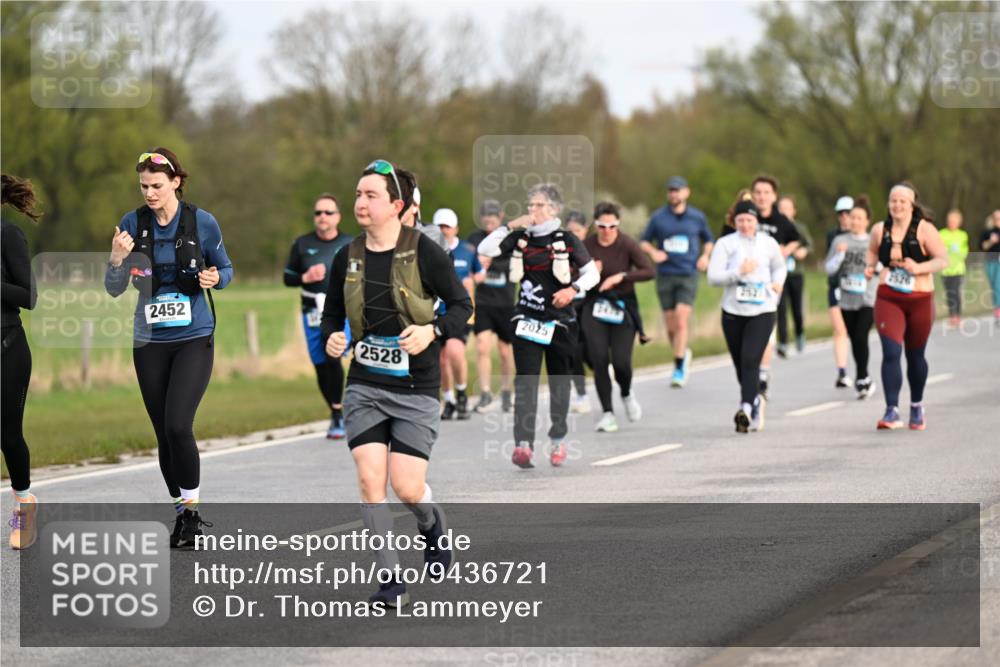 12.04.2026 - 45. Internationalen Wilhelmsburger Insellauf Dr. Thomas Lammeyer http://msf.ph/oto/9436721 12.04.2026 09:28:34 Laufen 2452, 2528, 2025, 2526 meine-sportfotos.de