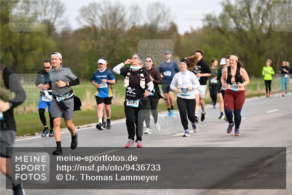 12.04.2026 - 45. Internationalen Wilhelmsburger Insellauf Dr. Thomas Lammeyer http://msf.ph/oto/9436733 12.04.2026 09:28:36 Laufen 24, 2588, 5035, 2025, 2527, 2526 meine-sportfotos.de