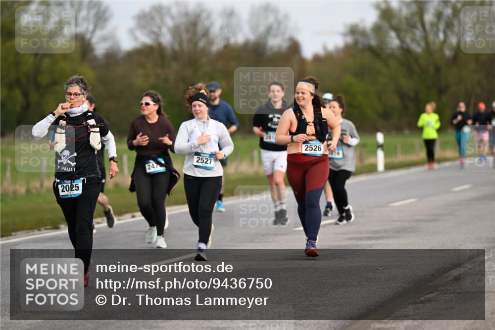 12.04.2026 - 45. Internationalen Wilhelmsburger Insellauf Dr. Thomas Lammeyer http://msf.ph/oto/9436750 12.04.2026 09:28:38 Laufen 2025, 247, 2527, 2526 meine-sportfotos.de