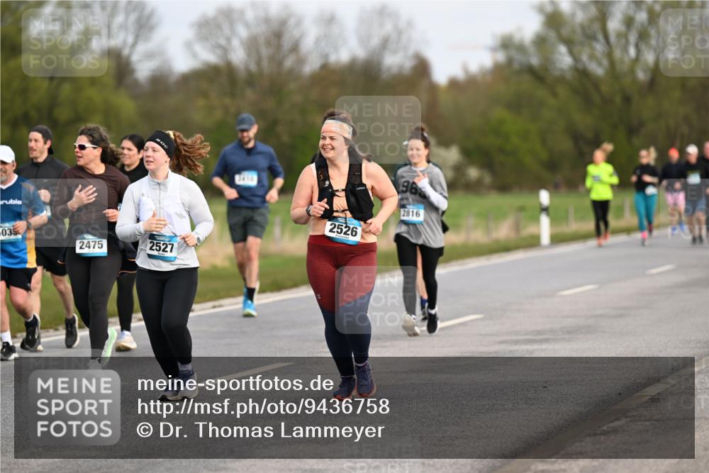 12.04.2026 - 45. Internationalen Wilhelmsburger Insellauf Dr. Thomas Lammeyer http://msf.ph/oto/9436758 12.04.2026 09:28:39 Laufen 035, 2475, 2527, 2410, 2526, 96, 2816 meine-sportfotos.de