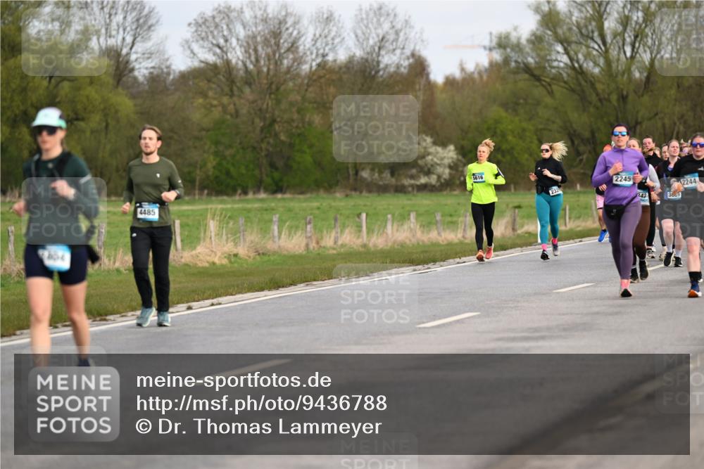12.04.2026 - 45. Internationalen Wilhelmsburger Insellauf Dr. Thomas Lammeyer http://msf.ph/oto/9436788 12.04.2026 09:28:45 Laufen 4485, 5616, 2245, 2244, 232, 342, 3609 meine-sportfotos.de