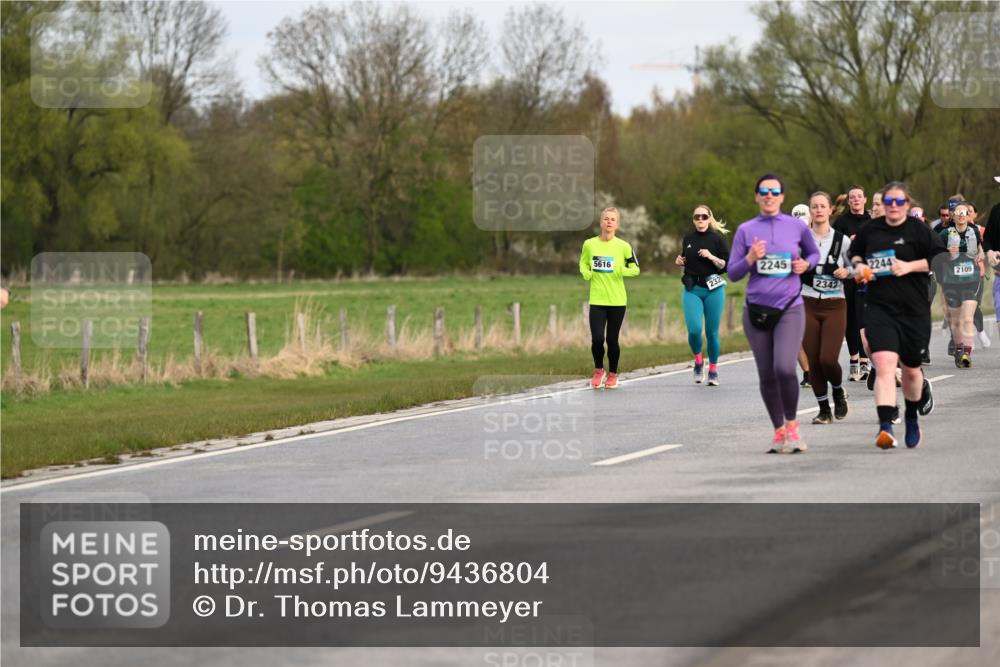 12.04.2026 - 45. Internationalen Wilhelmsburger Insellauf Dr. Thomas Lammeyer http://msf.ph/oto/9436804 12.04.2026 09:28:47 Laufen 5616, 2245, 232, 2244, 2342, 2109 meine-sportfotos.de