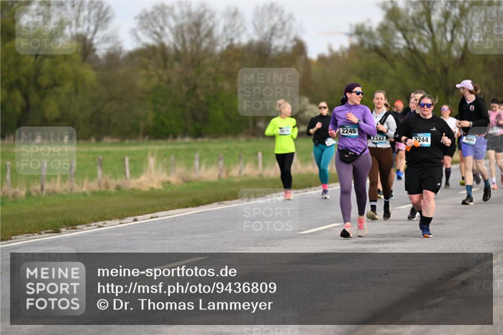 12.04.2026 - 45. Internationalen Wilhelmsburger Insellauf Dr. Thomas Lammeyer http://msf.ph/oto/9436809 12.04.2026 09:28:48 Laufen 2245, 2, 2342, 2244, 3690 meine-sportfotos.de