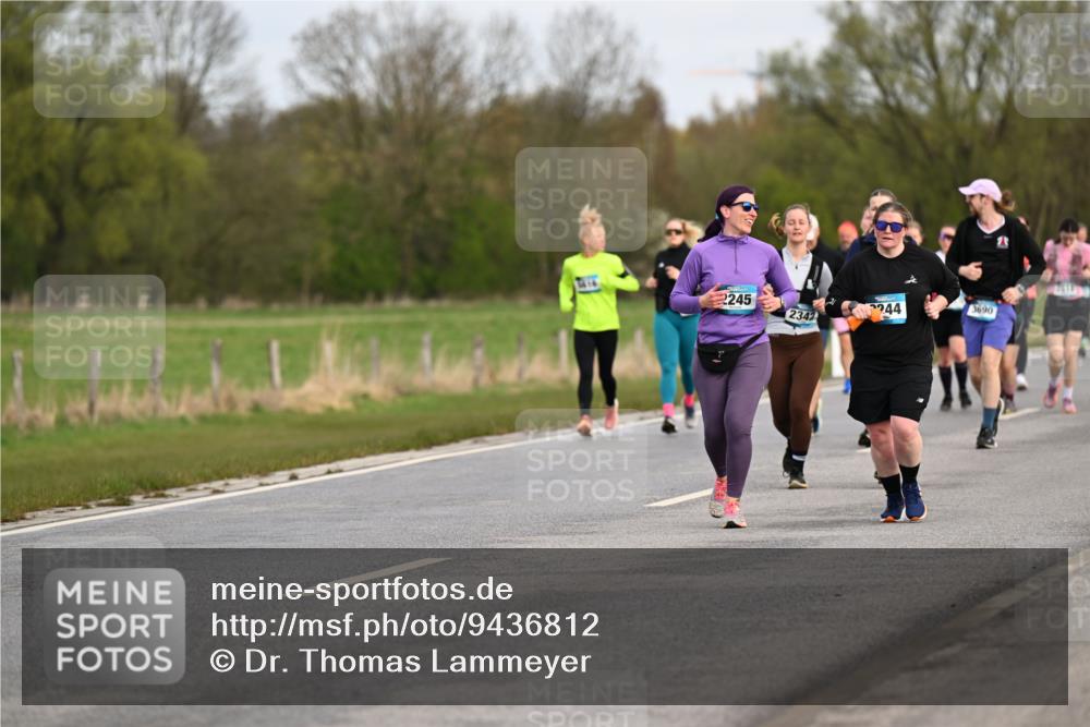 12.04.2026 - 45. Internationalen Wilhelmsburger Insellauf Dr. Thomas Lammeyer http://msf.ph/oto/9436812 12.04.2026 09:28:49 Laufen 2245, 2342, 244, 3690 meine-sportfotos.de