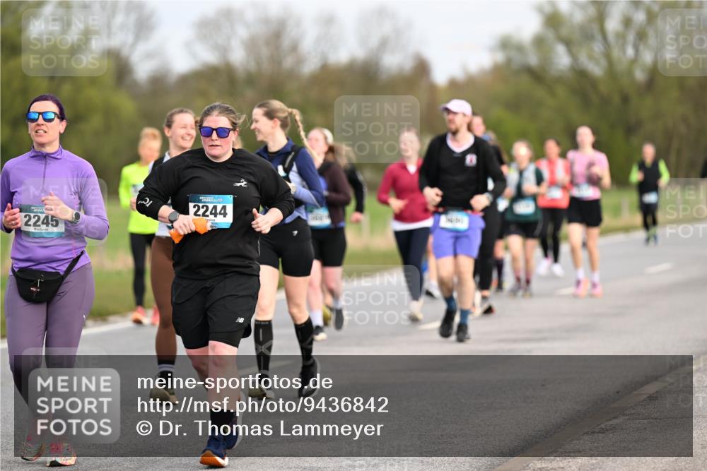 12.04.2026 - 45. Internationalen Wilhelmsburger Insellauf Dr. Thomas Lammeyer http://msf.ph/oto/9436842 12.04.2026 09:28:54 Laufen 2245, 2244 meine-sportfotos.de