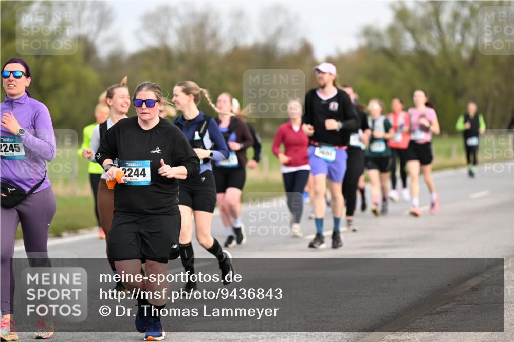 12.04.2026 - 45. Internationalen Wilhelmsburger Insellauf Dr. Thomas Lammeyer http://msf.ph/oto/9436843 12.04.2026 09:28:54 Laufen 2245, 2244 meine-sportfotos.de
