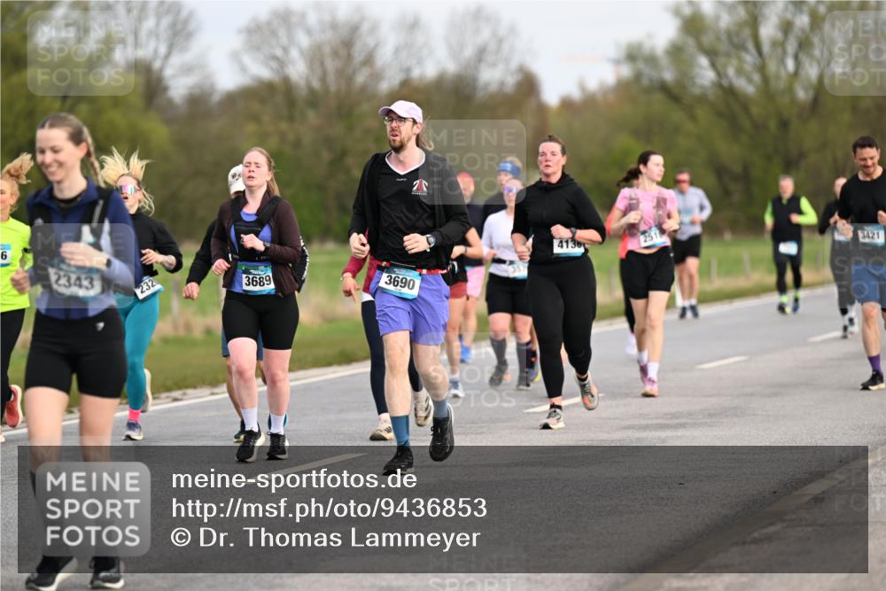 12.04.2026 - 45. Internationalen Wilhelmsburger Insellauf Dr. Thomas Lammeyer http://msf.ph/oto/9436853 12.04.2026 09:28:56 Laufen 6, 2343, 2320, 3689, 3690, 4136, 251, 3421 meine-sportfotos.de