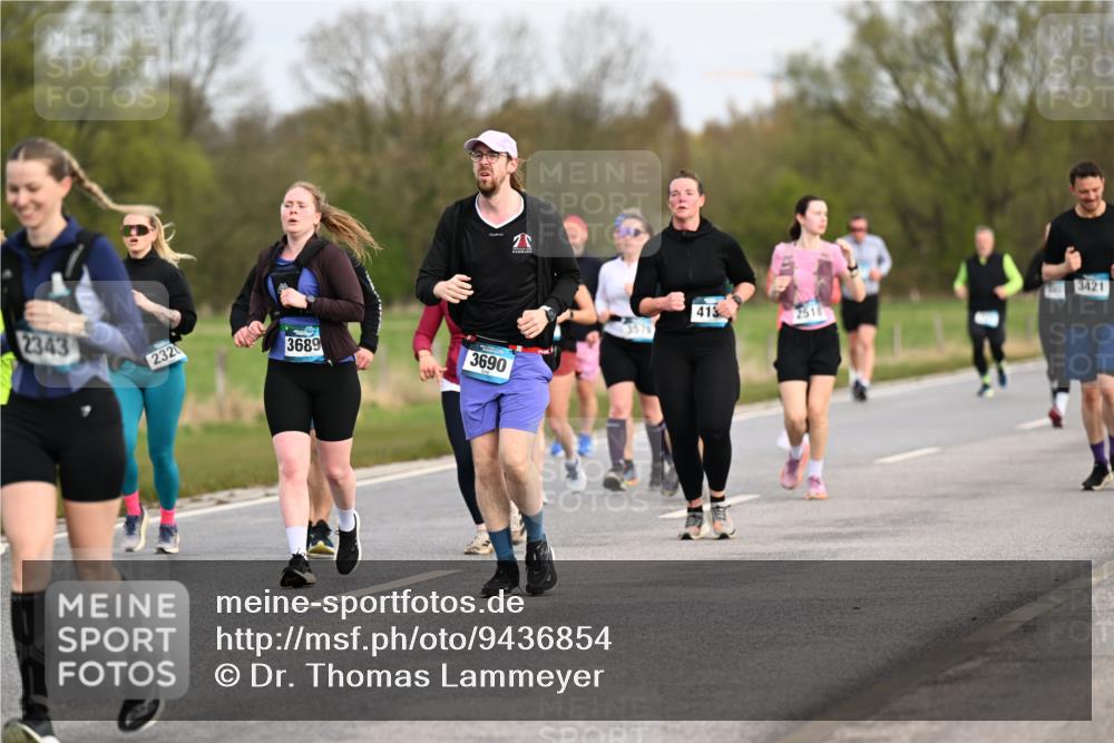 12.04.2026 - 45. Internationalen Wilhelmsburger Insellauf Dr. Thomas Lammeyer http://msf.ph/oto/9436854 12.04.2026 09:28:56 Laufen 2343, 2320, 3689, 3690, 413, 2518, 3421 meine-sportfotos.de