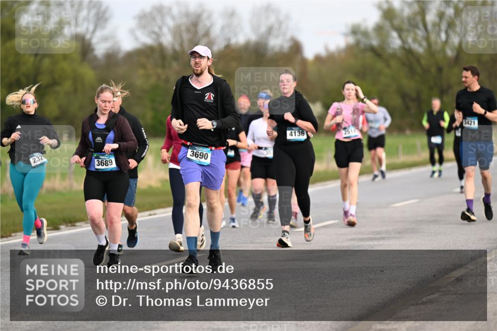 12.04.2026 - 45. Internationalen Wilhelmsburger Insellauf Dr. Thomas Lammeyer http://msf.ph/oto/9436855 12.04.2026 09:28:57 Laufen 232, 3689, 3690, 4136, 2518, 3421 meine-sportfotos.de