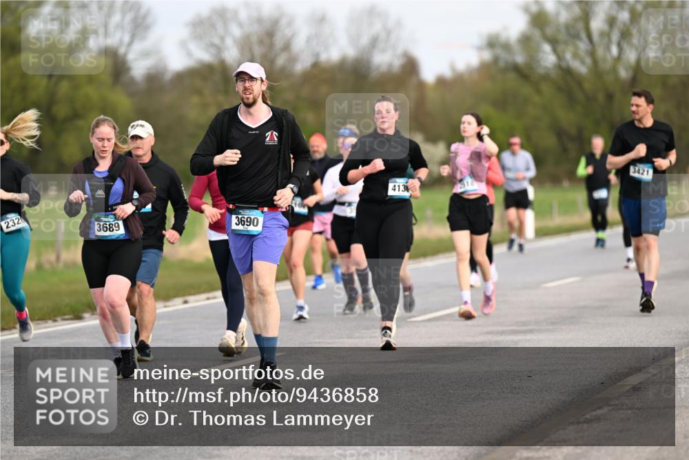 12.04.2026 - 45. Internationalen Wilhelmsburger Insellauf Dr. Thomas Lammeyer http://msf.ph/oto/9436858 12.04.2026 09:28:57 Laufen 232, 3689, 3690, 413, 3421 meine-sportfotos.de