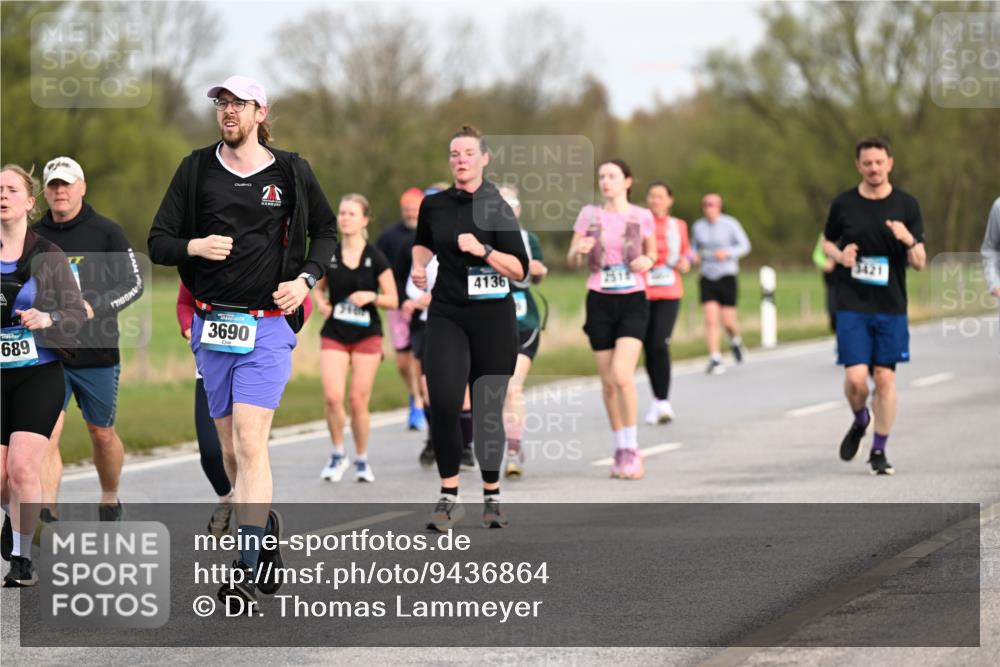 12.04.2026 - 45. Internationalen Wilhelmsburger Insellauf Dr. Thomas Lammeyer http://msf.ph/oto/9436864 12.04.2026 09:28:58 Laufen 3690, 689, 4136, 2514, 3421 meine-sportfotos.de