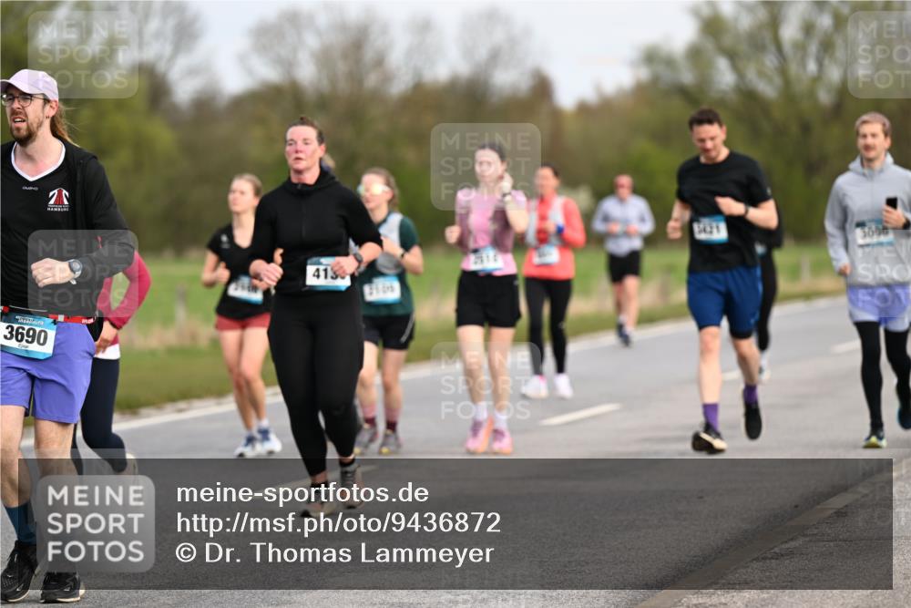 12.04.2026 - 45. Internationalen Wilhelmsburger Insellauf Dr. Thomas Lammeyer http://msf.ph/oto/9436872 12.04.2026 09:28:59 Laufen 2, 3690, 3000, 413 meine-sportfotos.de