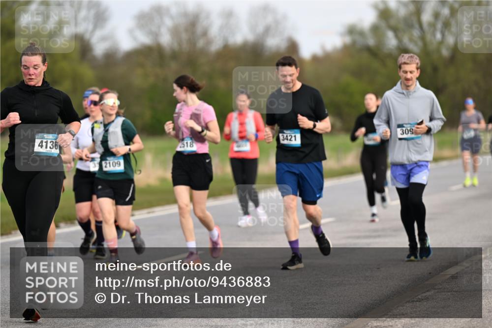 12.04.2026 - 45. Internationalen Wilhelmsburger Insellauf Dr. Thomas Lammeyer http://msf.ph/oto/9436883 12.04.2026 09:29:01 Laufen 4136, 518, 3421, 309, 2109 meine-sportfotos.de