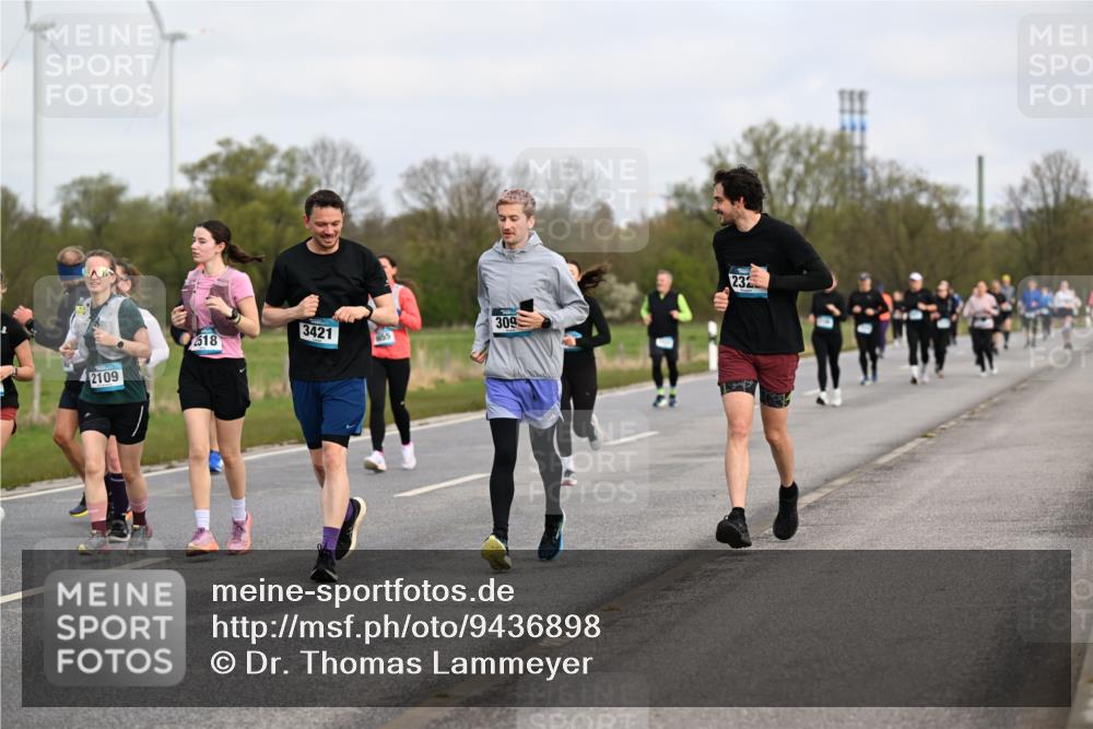 12.04.2026 - 45. Internationalen Wilhelmsburger Insellauf Dr. Thomas Lammeyer http://msf.ph/oto/9436898 12.04.2026 09:29:04 Laufen 2518, 3421, 309, 2109, 232 meine-sportfotos.de