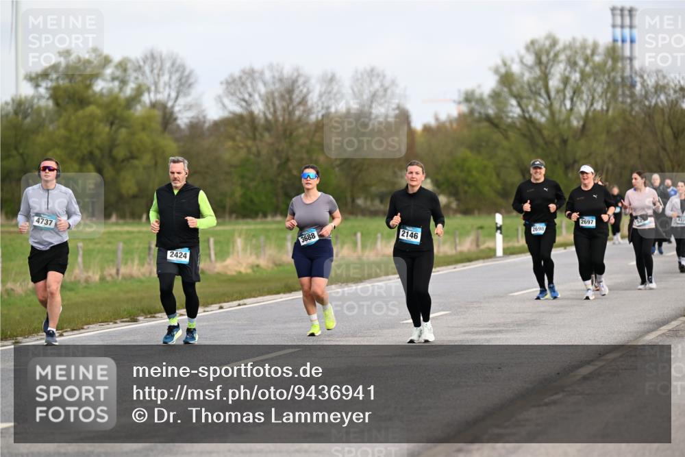12.04.2026 - 45. Internationalen Wilhelmsburger Insellauf Dr. Thomas Lammeyer http://msf.ph/oto/9436941 12.04.2026 09:29:10 Laufen 4737, 2697, 52, 417, 2698, 3688, 2146, 2424 meine-sportfotos.de