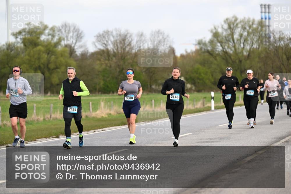 12.04.2026 - 45. Internationalen Wilhelmsburger Insellauf Dr. Thomas Lammeyer http://msf.ph/oto/9436942 12.04.2026 09:29:11 Laufen 4737, 2424, 3688, 2146, 2698, 2697, 437 meine-sportfotos.de