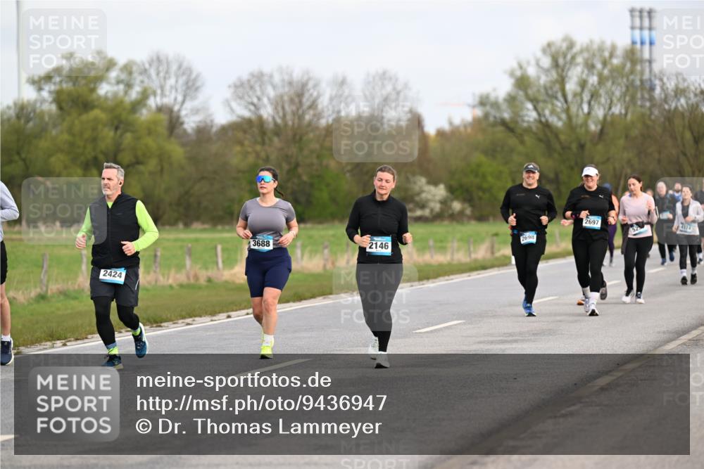 12.04.2026 - 45. Internationalen Wilhelmsburger Insellauf Dr. Thomas Lammeyer http://msf.ph/oto/9436947 12.04.2026 09:29:11 Laufen 2424, 3688, 2146, 2698, 2697, 374 meine-sportfotos.de