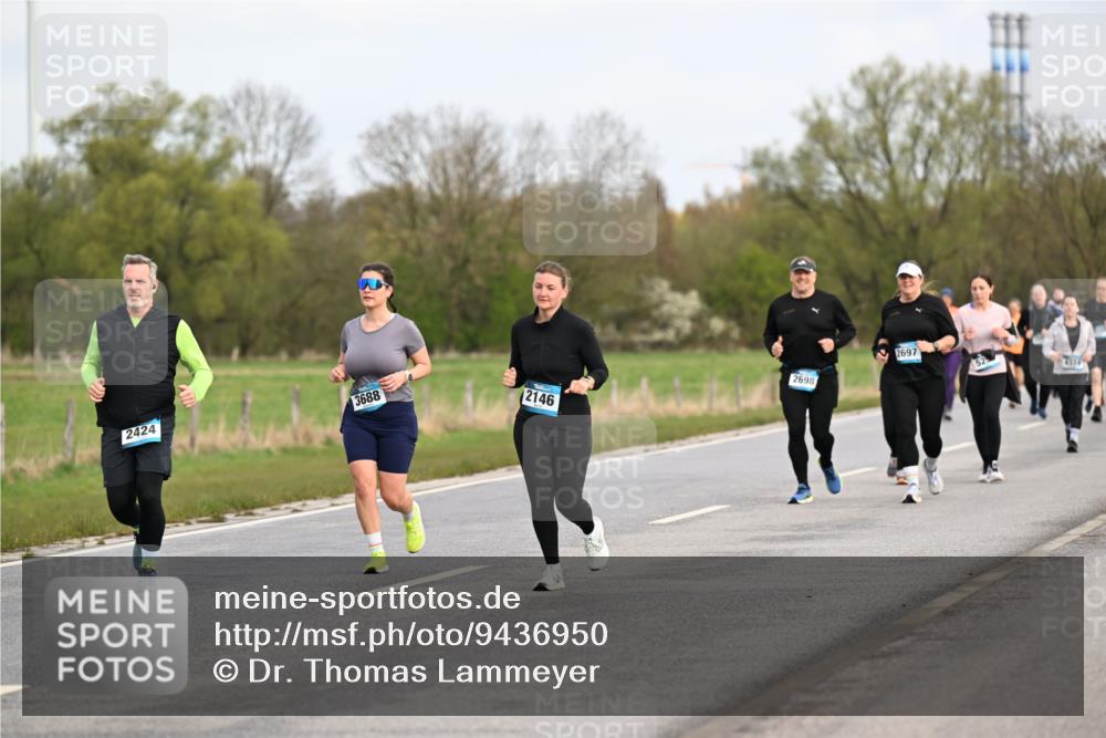 12.04.2026 - 45. Internationalen Wilhelmsburger Insellauf Dr. Thomas Lammeyer http://msf.ph/oto/9436950 12.04.2026 09:29:12 Laufen 3688, 2424, 2146, 2698, 2697, 52, 2374 meine-sportfotos.de