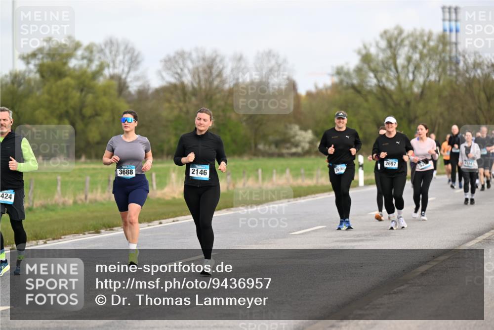 12.04.2026 - 45. Internationalen Wilhelmsburger Insellauf Dr. Thomas Lammeyer http://msf.ph/oto/9436957 12.04.2026 09:29:13 Laufen 424, 3688, 2146, 2698, 2697 meine-sportfotos.de